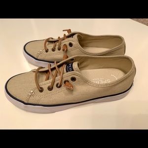 Women’s 6.5 Sperry shoes